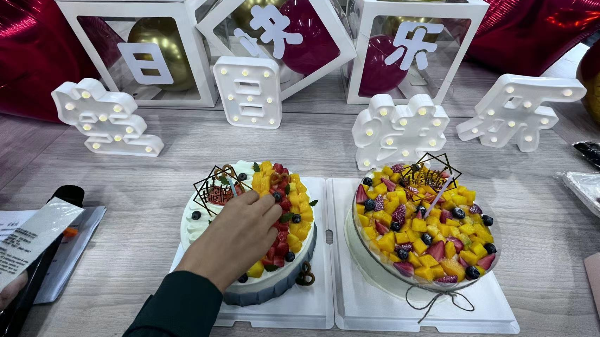 第二个开心快乐的生日会---除了业绩长虹，我们还想吃喝玩乐